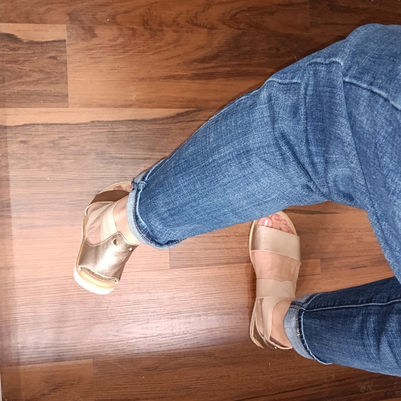 SOREL Sandals in Cream and Tan - Picture 4 of 6